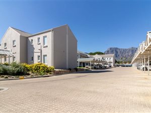 3 Bed Apartment in Paarl Central East