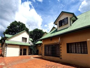 14 Bed House in Sunnyside