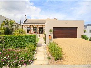 3 Bed House in Kelderhof Country Village
