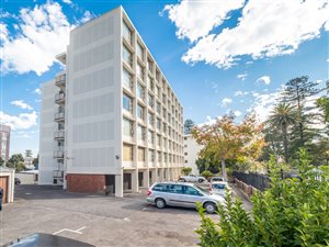 2 Bed Apartment in Wynberg