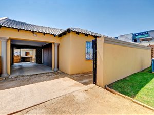 2 Bedroom House in Cosmo City