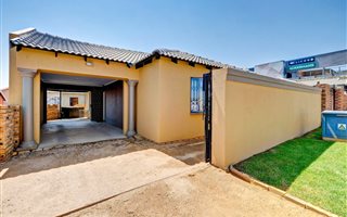 2 Bedroom House in Cosmo City