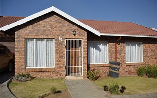 3 Bedroom Simplex in Grobler Park