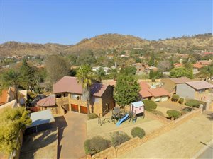 6 Bed House in Alan Manor
