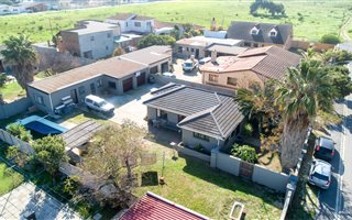 3 Bedroom House in Grassy Park