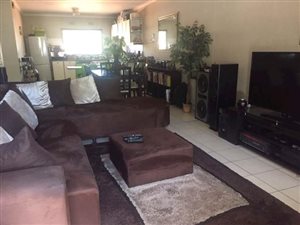2 Bed Flat in Lombardy East