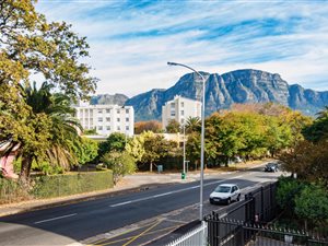 2 Bed Apartment in Claremont