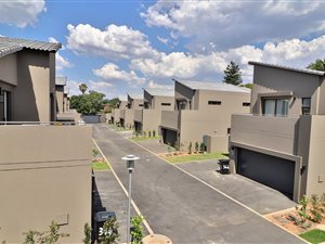 3 Bed Townhouse in Ferndale
