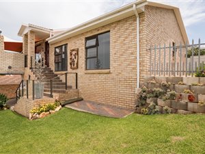3 Bed House in Island View