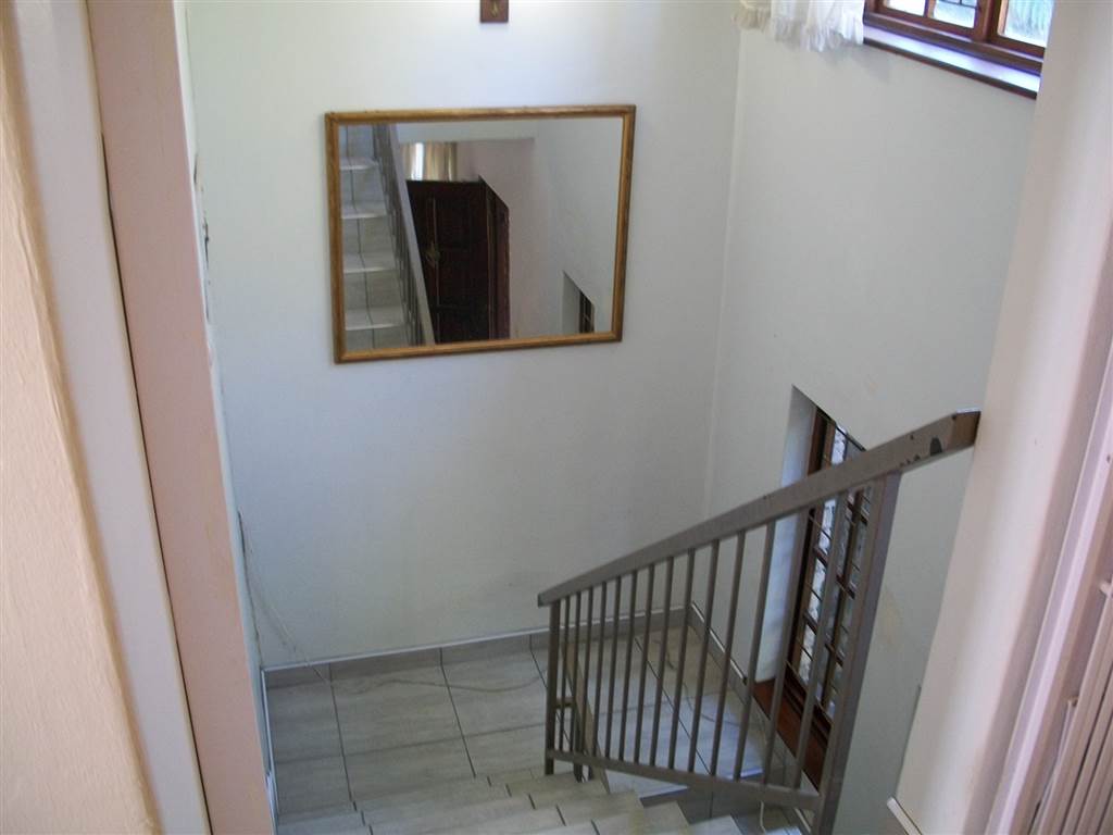 3 Bedroom Duplex in Prestbury photo number 11