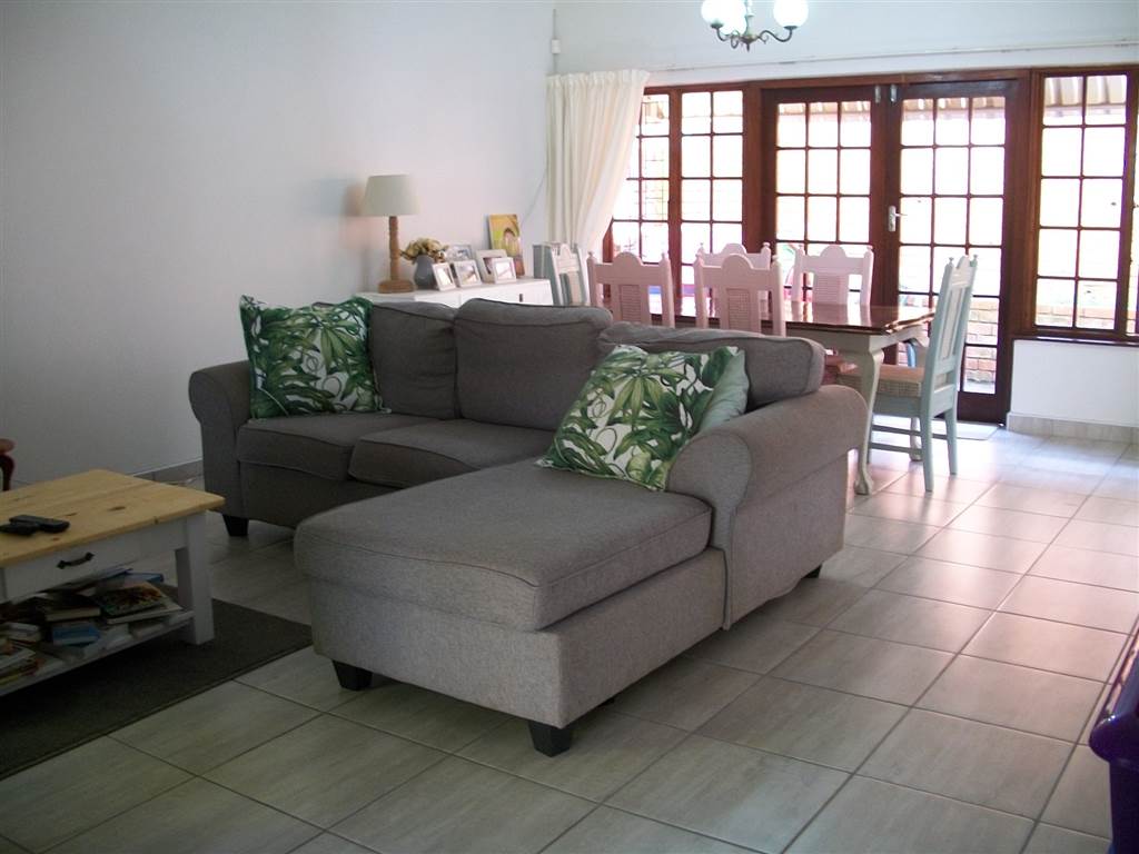 3 Bedroom Duplex in Prestbury photo number 6