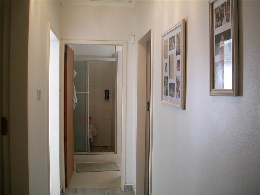 3 Bedroom Duplex in Prestbury photo number 17