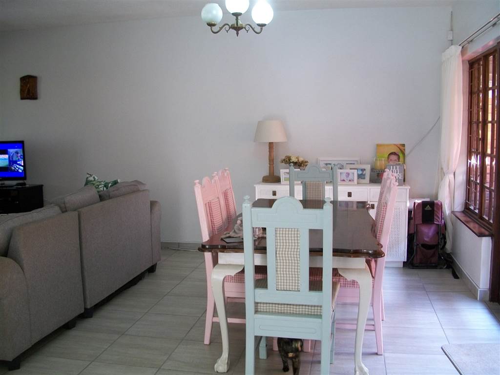 3 Bedroom Duplex in Prestbury photo number 8