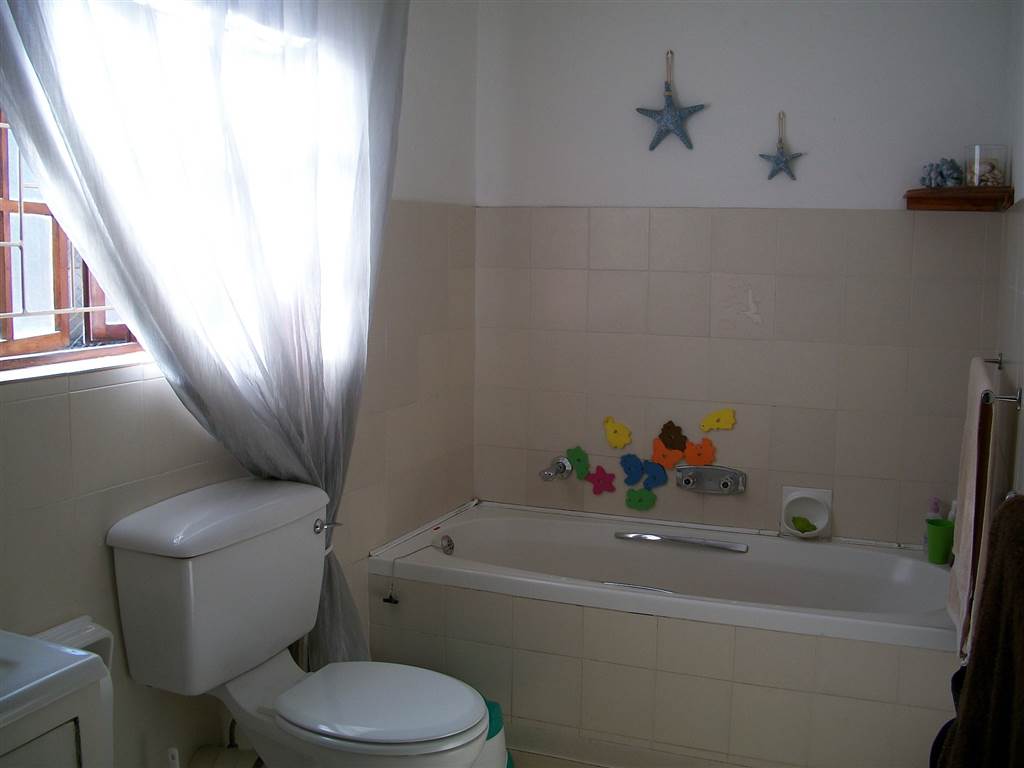 3 Bedroom Duplex in Prestbury photo number 15