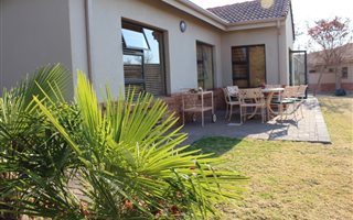 3 Bedroom Townhouse in Hazeldean (Silverlakes Surroundings)