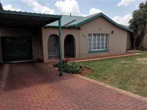 3 Bed House in Rewlatch