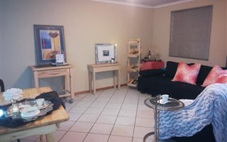 2 Bedroom Apartment in Die Hoewes