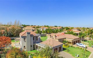 3 Bedroom House in Blue Valley Golf Estate