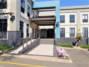 220 m² Office Space in Fourways