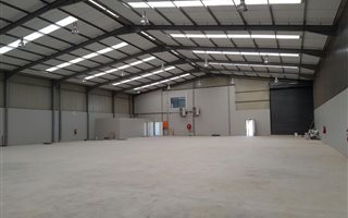 1200 m² Industrial space in Estera