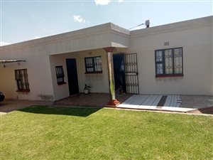 2 Bed House in Bophelong