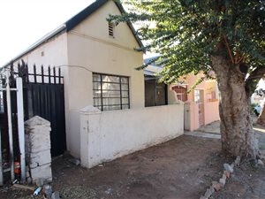 3 Bed House in Roodepoort West