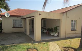 3 Bedroom House in Ladanna