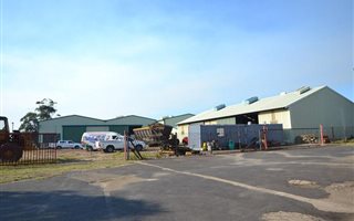4047 m² Industrial space in Alton
