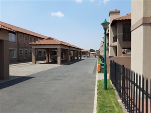 3 Bed Apartment in Van Dyk Park