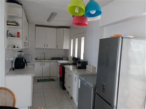 2 Bed Apartment in Amanzimtoti