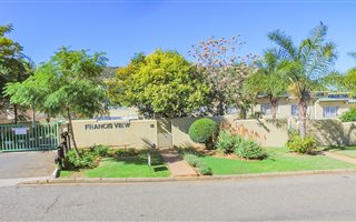 3 Bedroom Townhouse in Mondeor