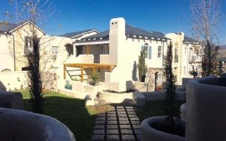 2 Bedroom Apartment in Nooitgedacht Village