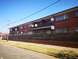 2 Bed Apartment in Rosettenville