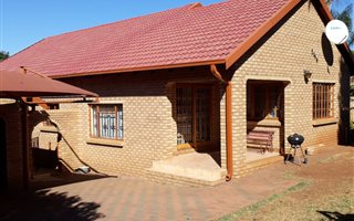 3 Bedroom House in Suiderberg