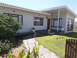 3 Bed House in Bredasdorp