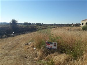 1072 m² Land available in Meiringspark