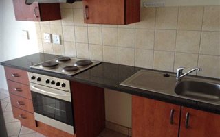 1 Bedroom Apartment in Hazeldean (Silverlakes Surroundings)