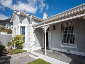 3 Bed House in Bantry Bay