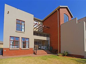 2 Bed Apartment in Rynfield