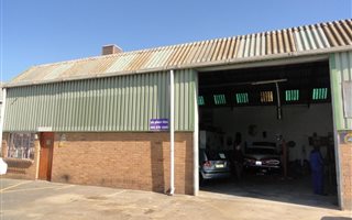 350 m² Commercial space in Parow East