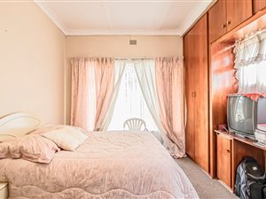 3 Bed House in Rhodesfield