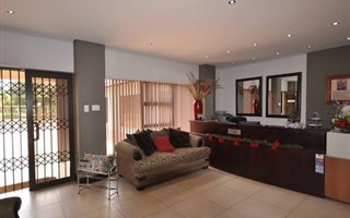 450 m² Office Space in Three Rivers