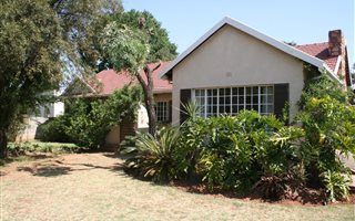 4 Bedroom House in Helderkruin
