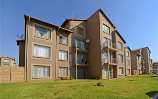 3 Bedroom Apartment in Westdene