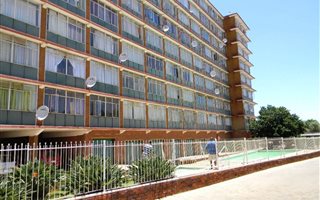 3 Bedroom Apartment in Weavind Park