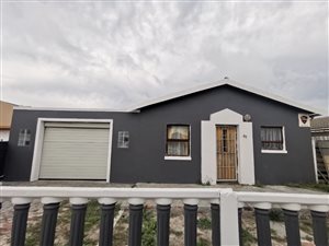 3 Bed House in Strandfontein