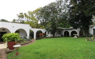 11 Bedroom House in Pumula