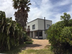 3 Bed House in Pringle Bay