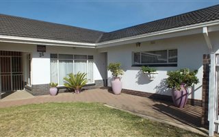 3 Bedroom House in Jim Fouche Park