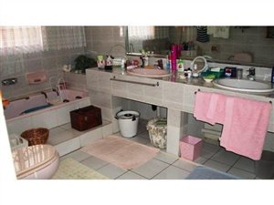 5 Bed House in Horison